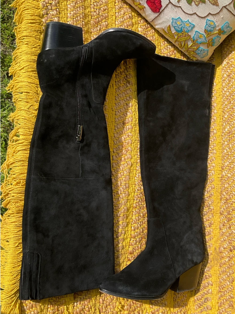 Vince Camuto Nestel Black Suede Knee High Boots Size 8 - Picture 2 of 11